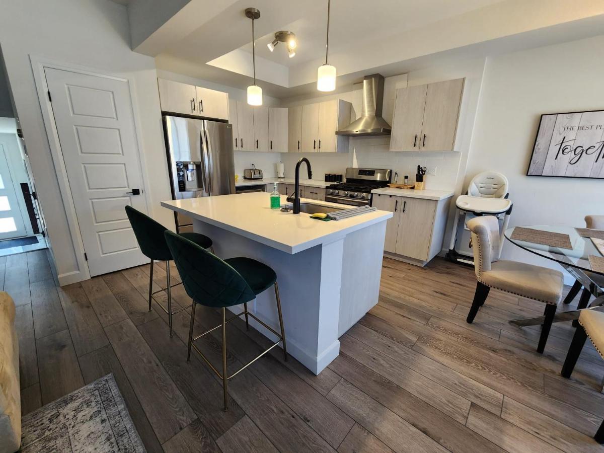 Modern Hamilton Home, Shared Space Екстериор снимка